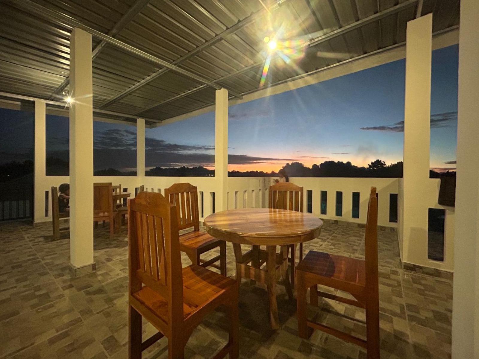 Four-G Home Stay & Komodo Tour Labuan Bajo Buitenkant foto