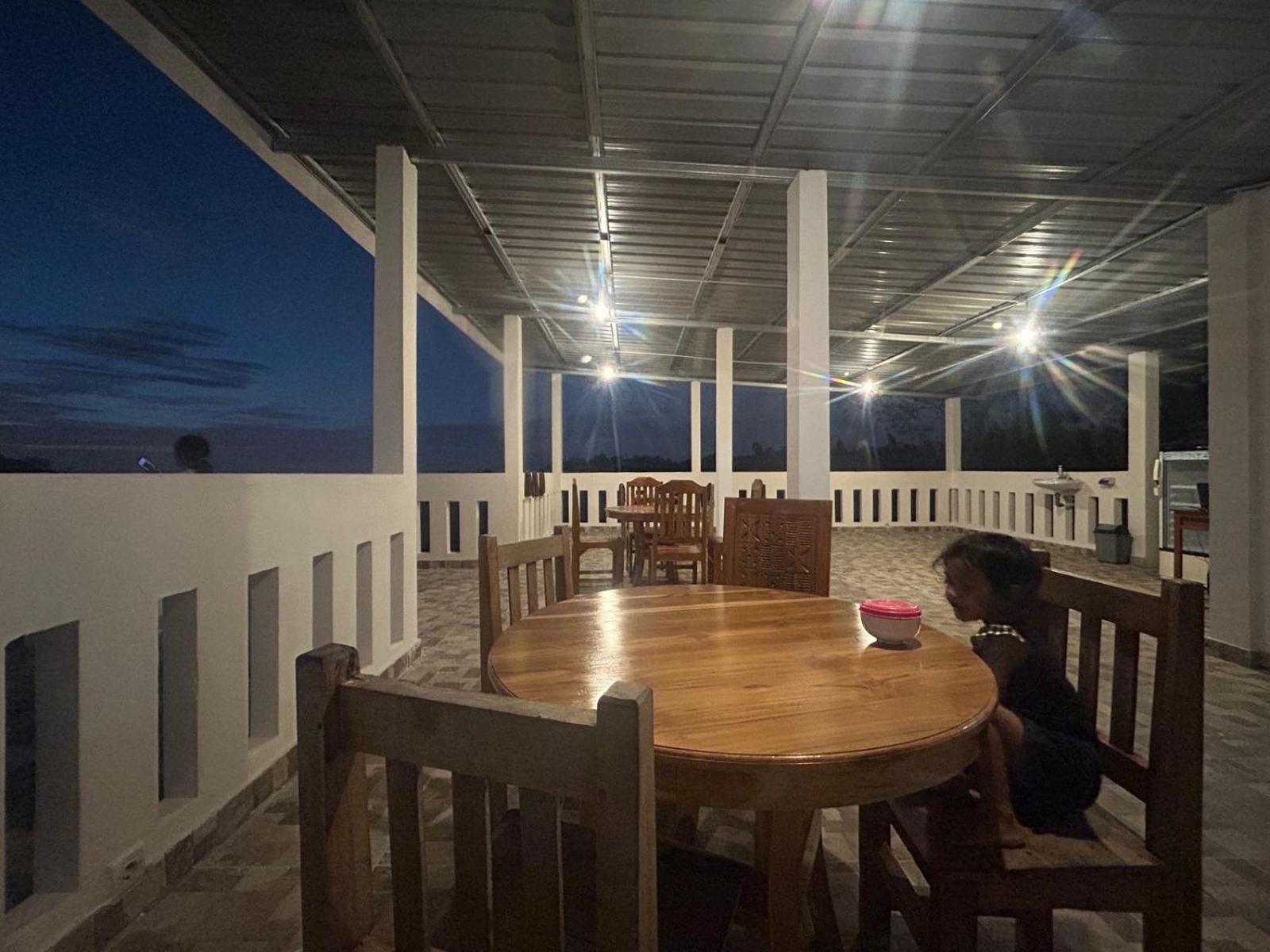 Four-G Home Stay & Komodo Tour Labuan Bajo Buitenkant foto
