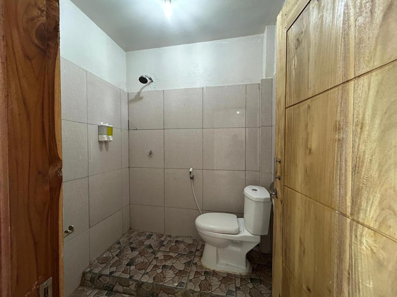 Four-G Home Stay & Komodo Tour Labuan Bajo Buitenkant foto