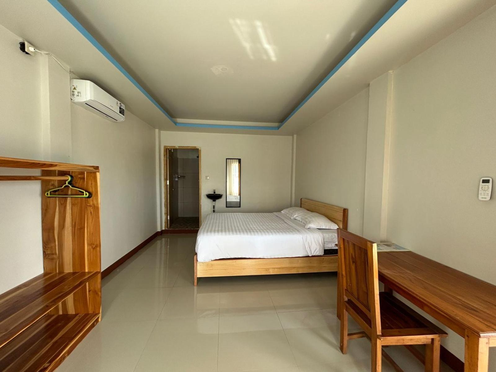 Four-G Home Stay & Komodo Tour Labuan Bajo Buitenkant foto