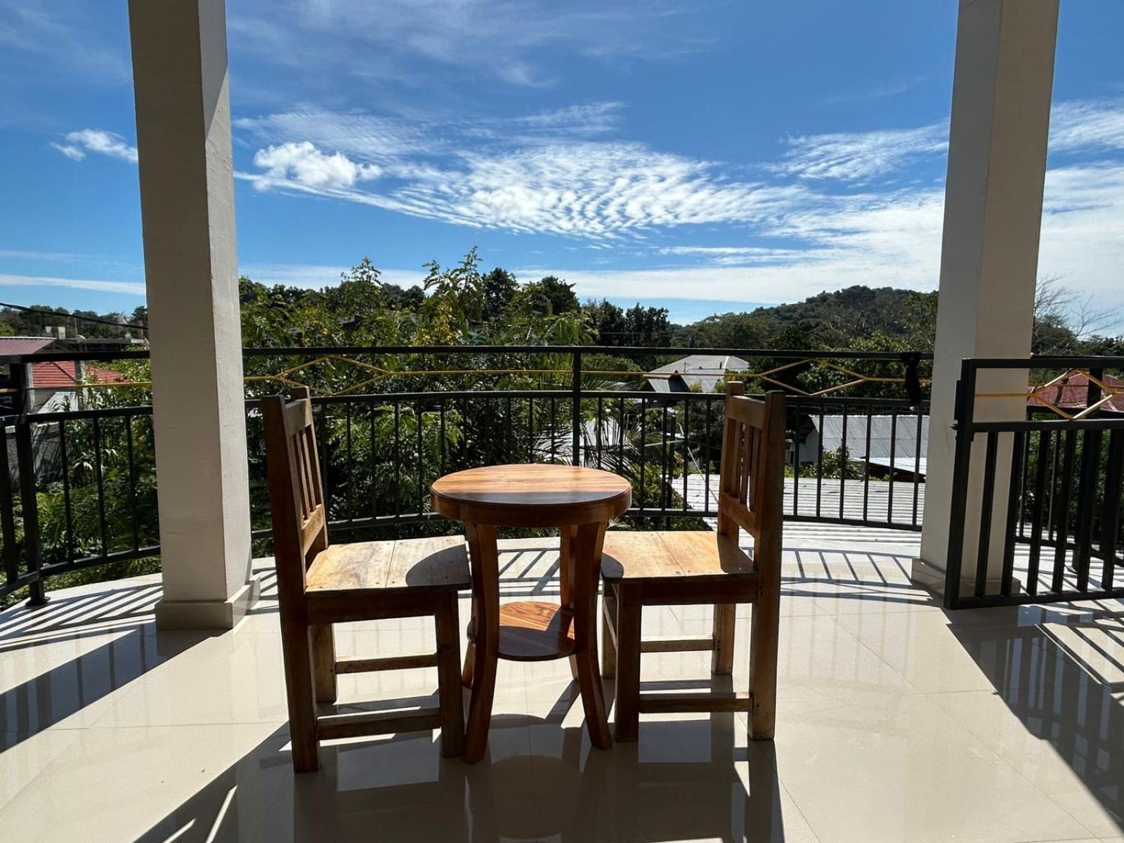 Four-G Home Stay & Komodo Tour Labuan Bajo Buitenkant foto